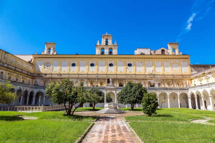 chiostro grande san martino napoli 696x464