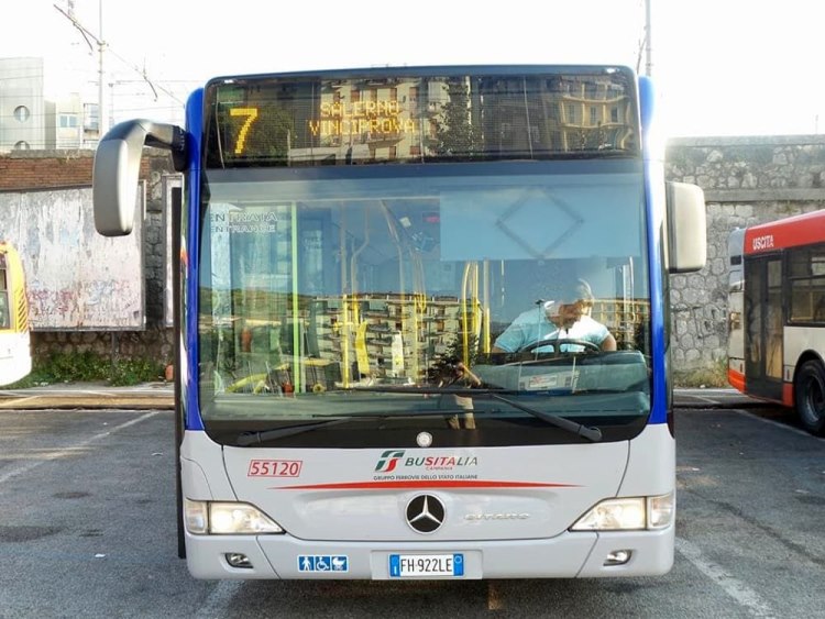 un mezzo di Busitalia