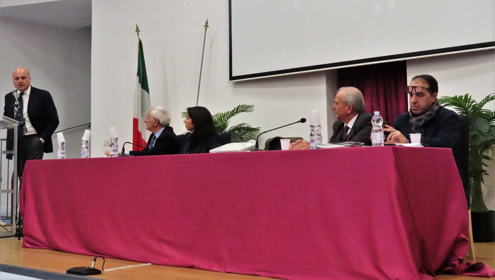 il tavolo dei relatori del convegno sull'edilizia svoltosi a Nocera Inferiore