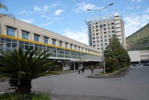Portarono via la figlia dal Ruggi, nei guai la coppia marocchina