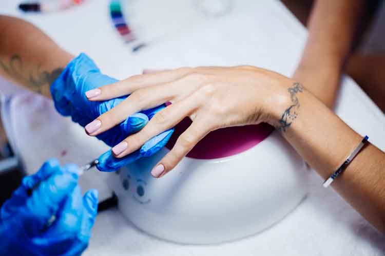 applicazione si smalto semipermanente